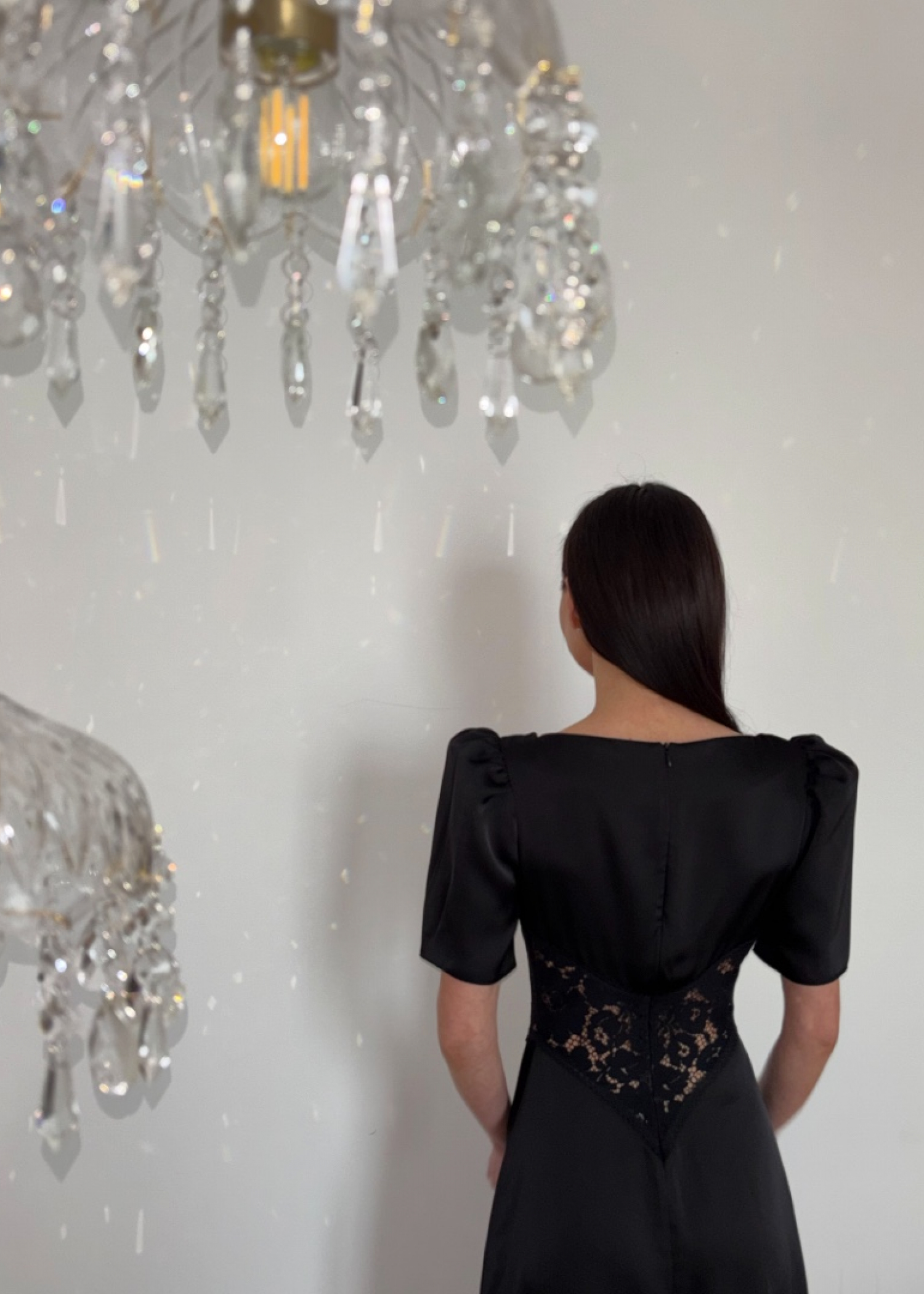 платье с кружевом