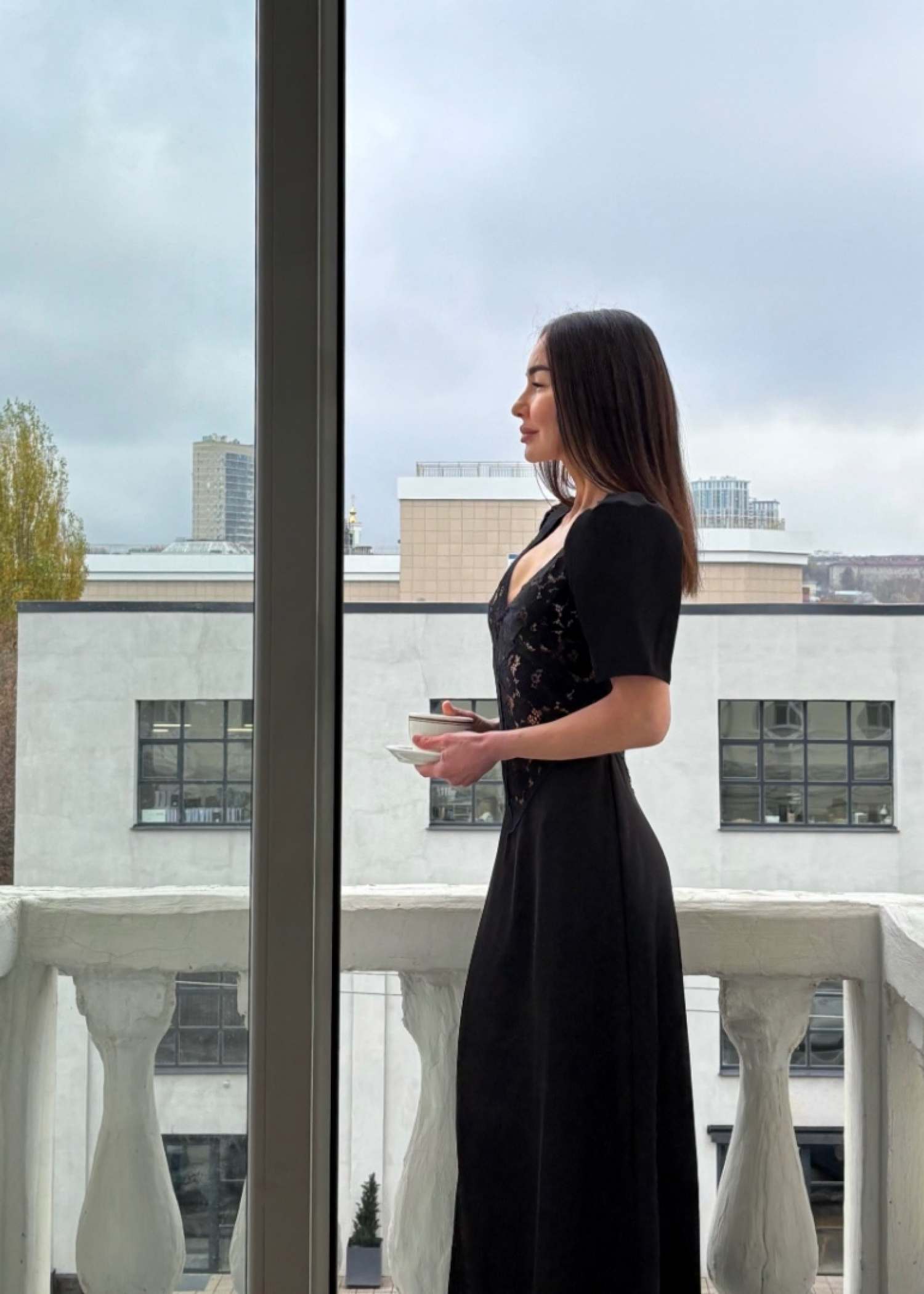 платье с кружевом