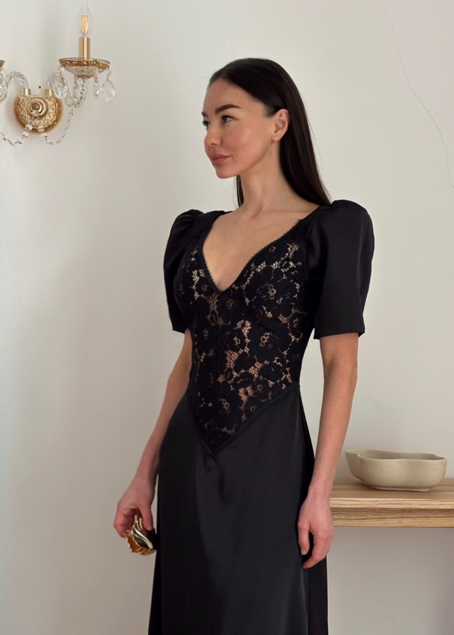 платье с кружевом