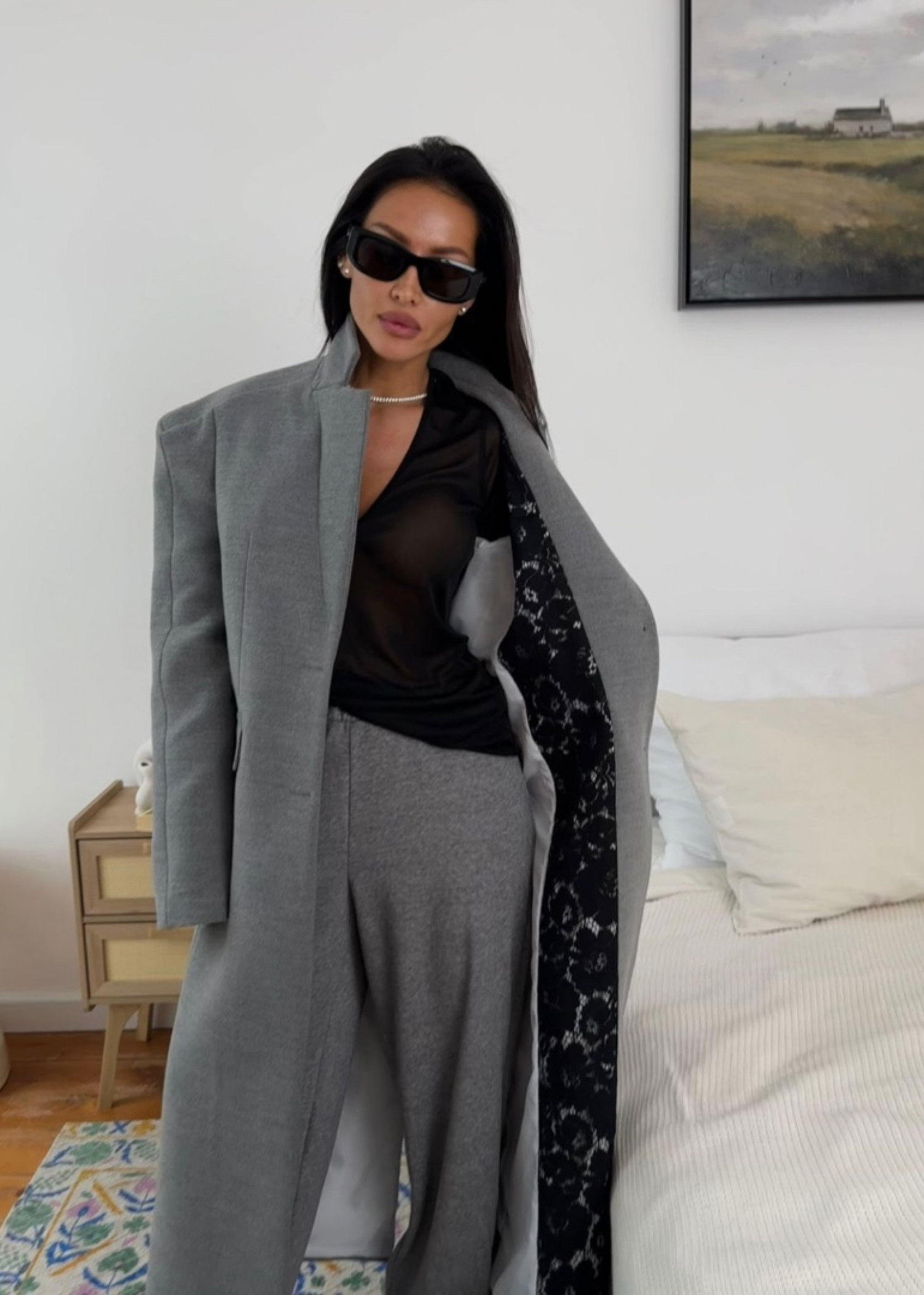 пальто с кружевной дизайнерской отделкой