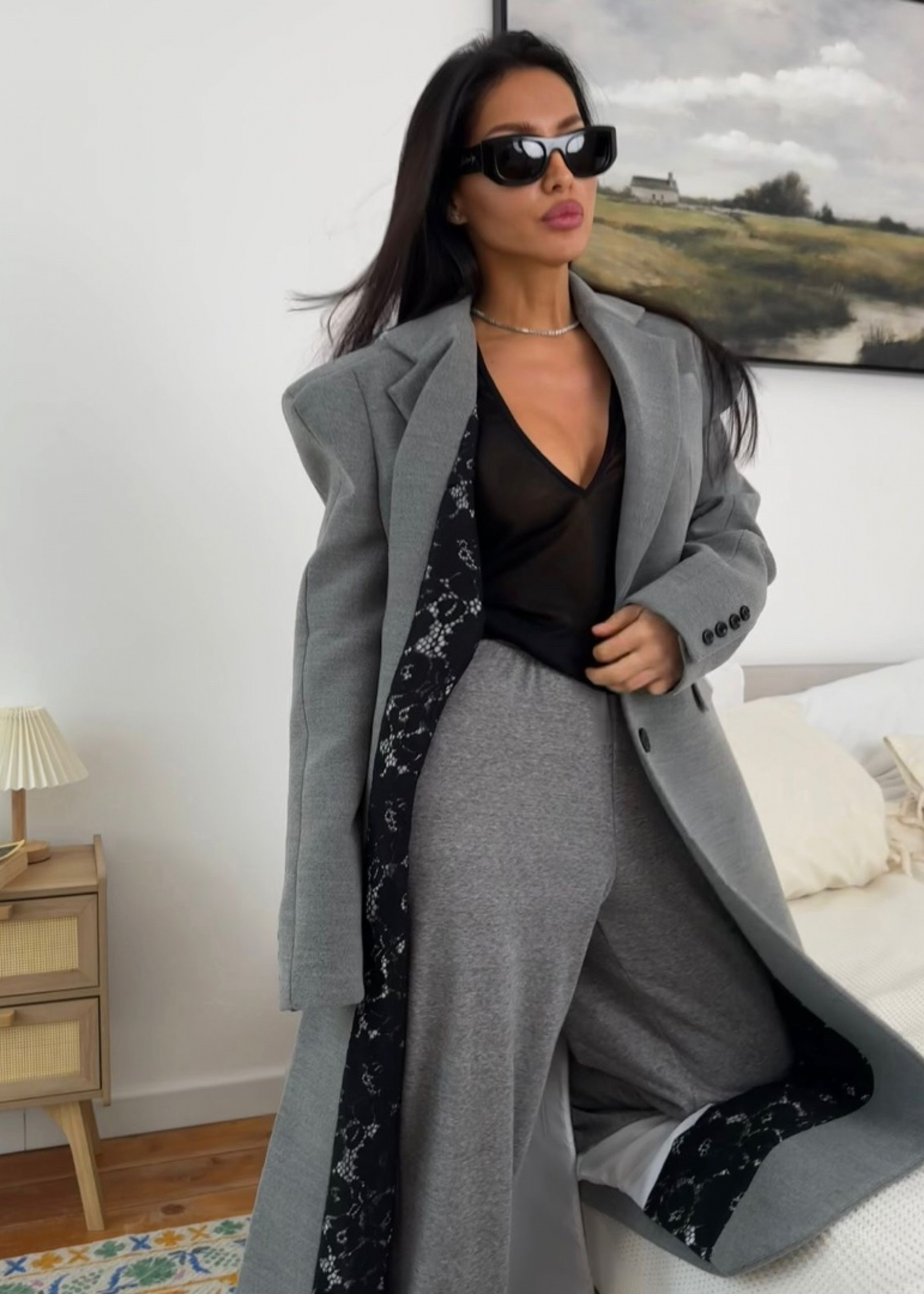 пальто с кружевной дизайнерской отделкой