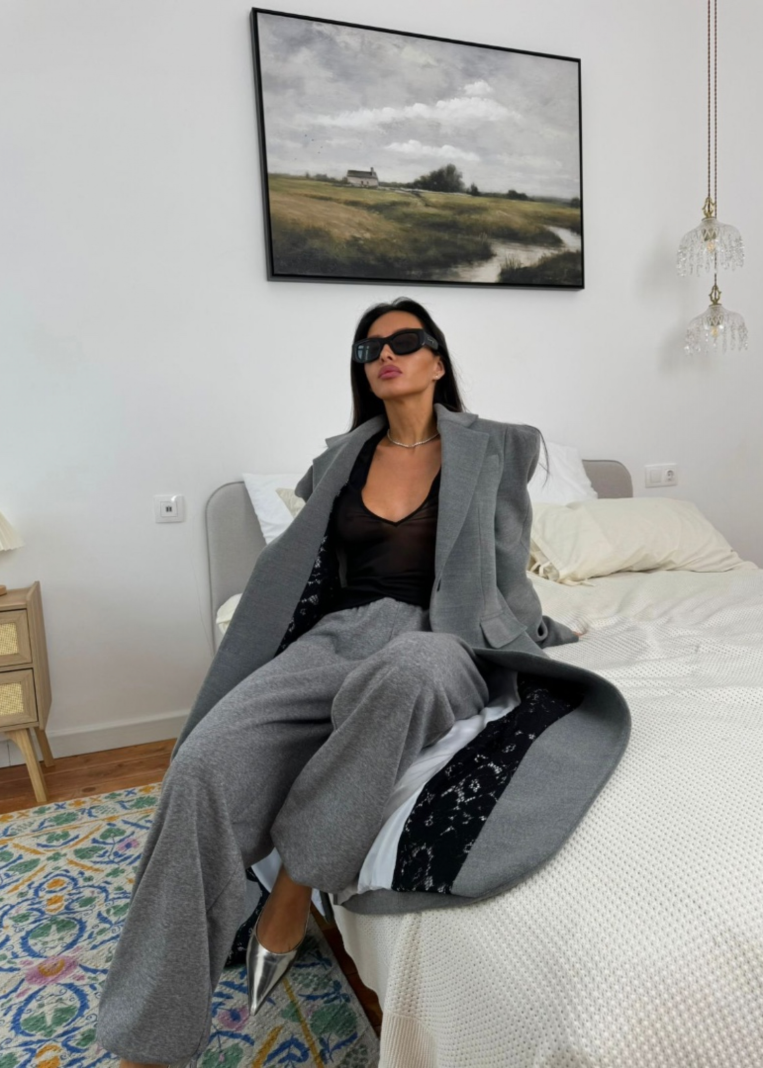 пальто с кружевной дизайнерской отделкой