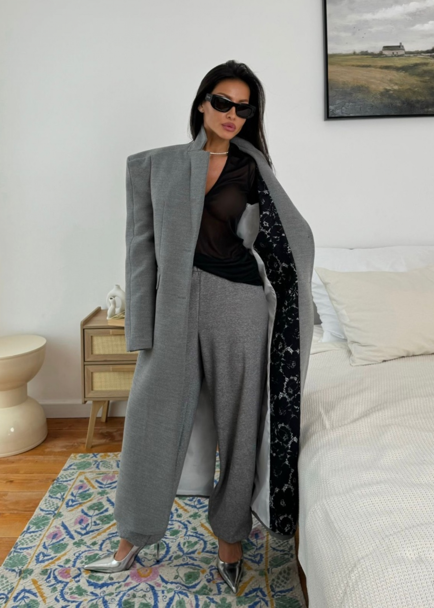 пальто с кружевной дизайнерской отделкой