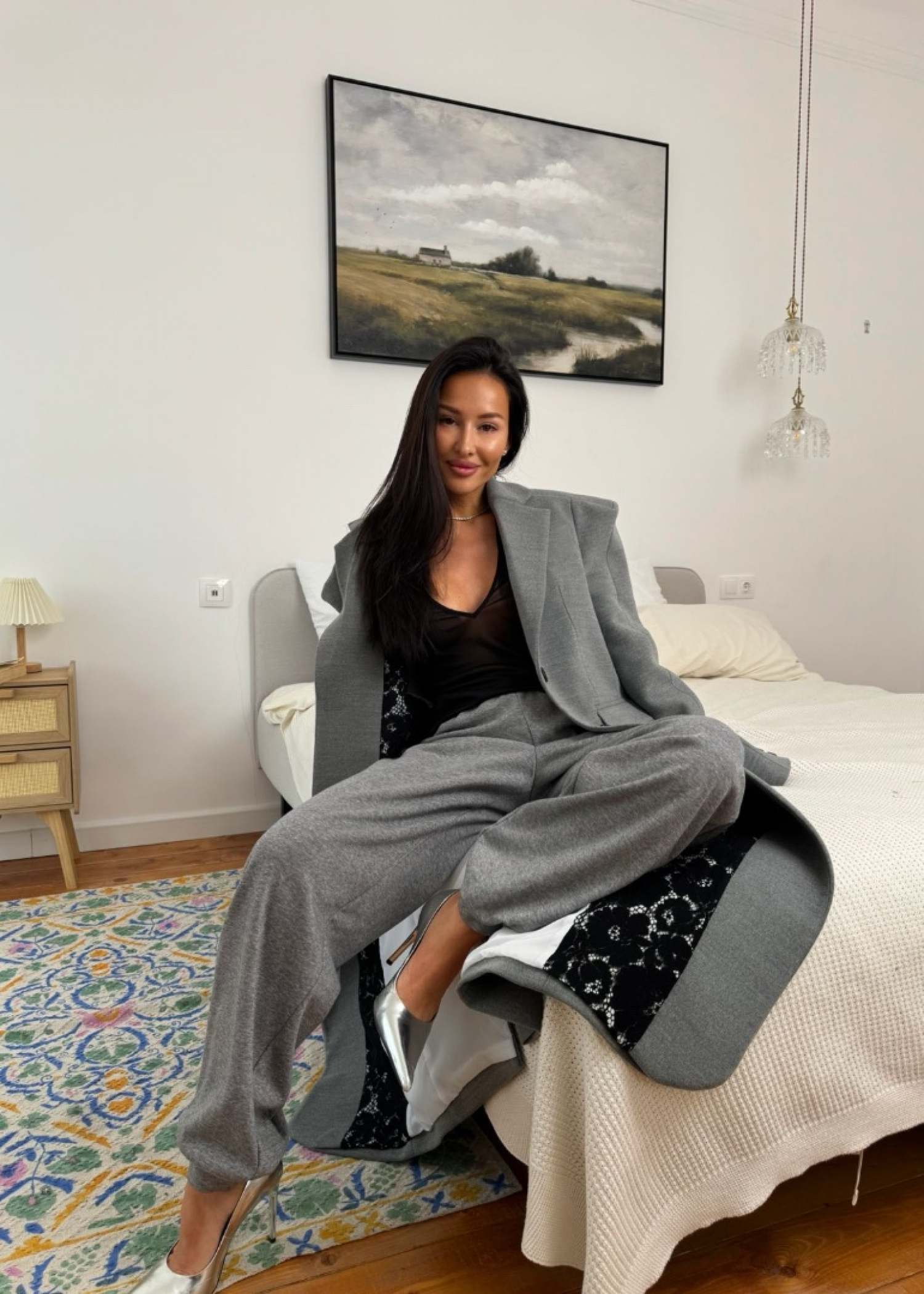 пальто с кружевной дизайнерской отделкой