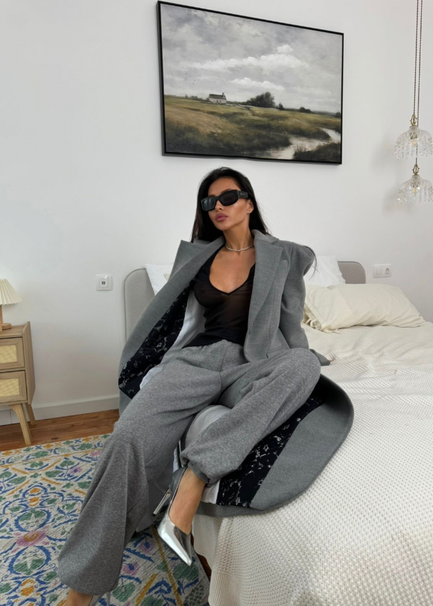 пальто с кружевной дизайнерской отделкой